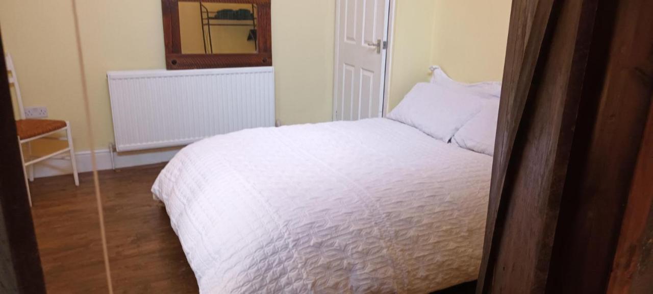 Room With Luxury Private Bathroom & Independent Entrance Near Tube London Exterior photo