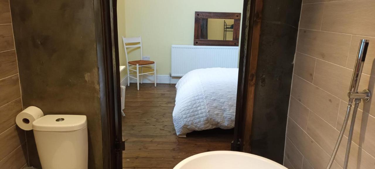 Room With Luxury Private Bathroom & Independent Entrance Near Tube London Exterior photo