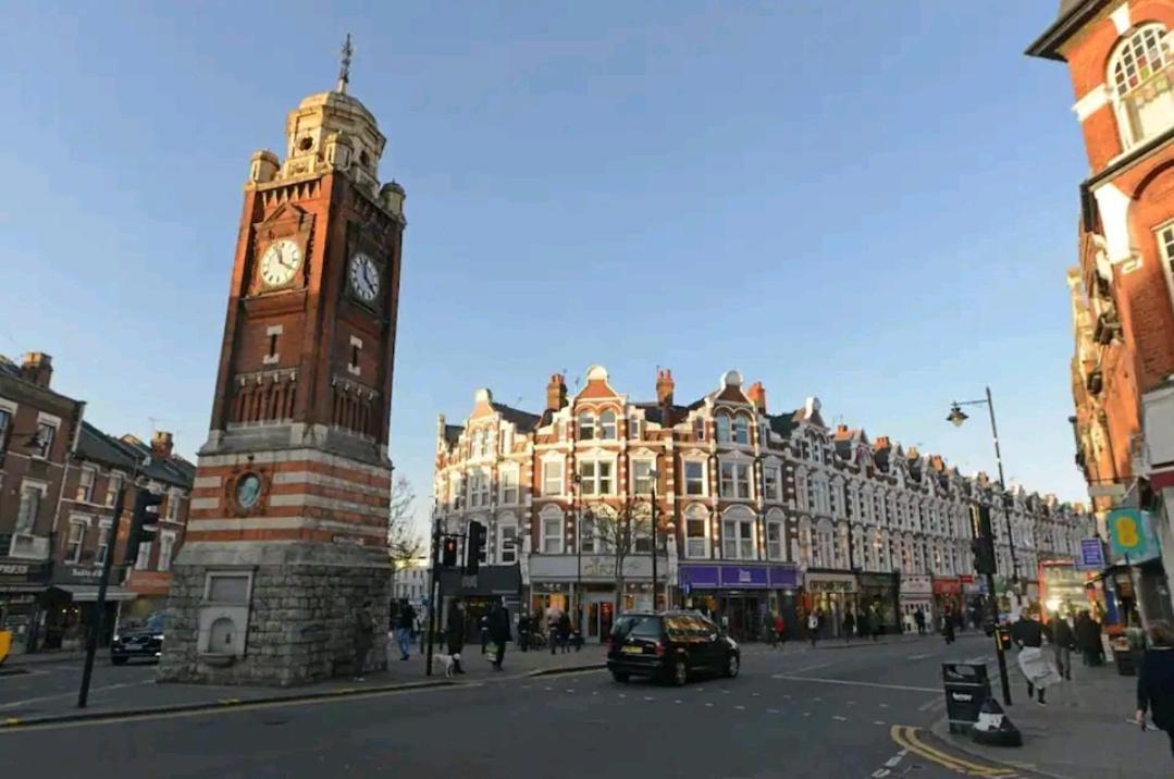 Room With Luxury Private Bathroom & Independent Entrance Near Tube London Exterior photo