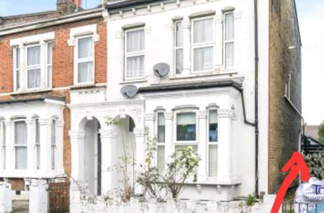 Room With Luxury Private Bathroom & Independent Entrance Near Tube London Exterior photo