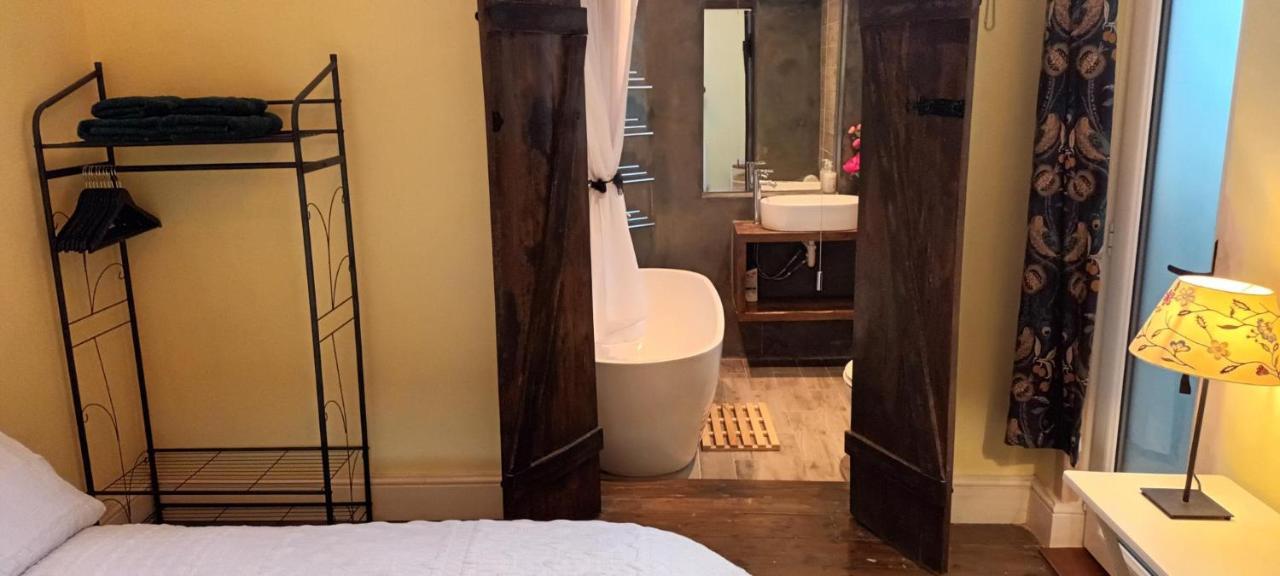 Room With Luxury Private Bathroom & Independent Entrance Near Tube London Exterior photo